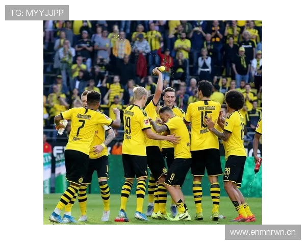 多特蒙德防线崩盘问题表现,当前阶段防守稳定性面临考验 多特蒙德防线崩盘问题表现,当前阶段防守稳定性面临考验